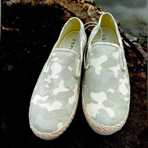 Esprit Erika Camo Espadrilles NWT Size 7.5